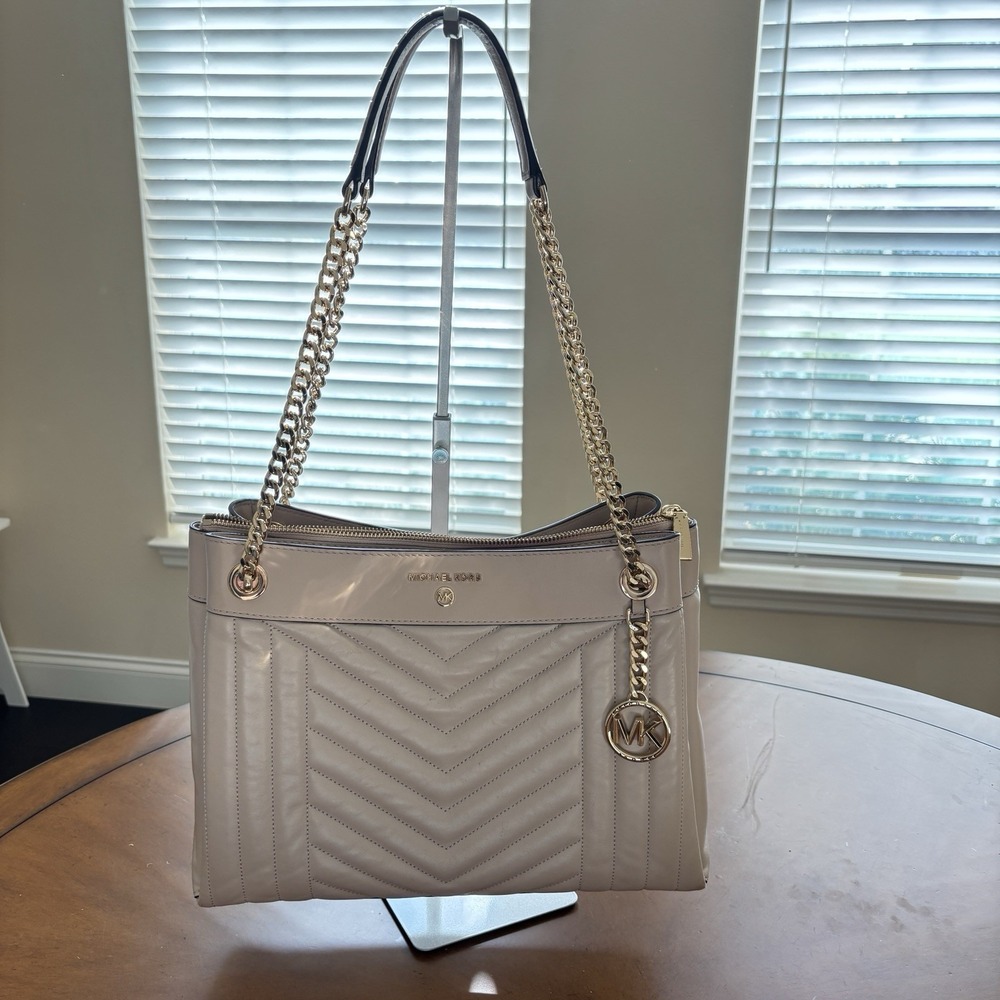 Michael Kors Susan Medium Beige Quilted Leather Chain Strap Shoulder Bag Luxury